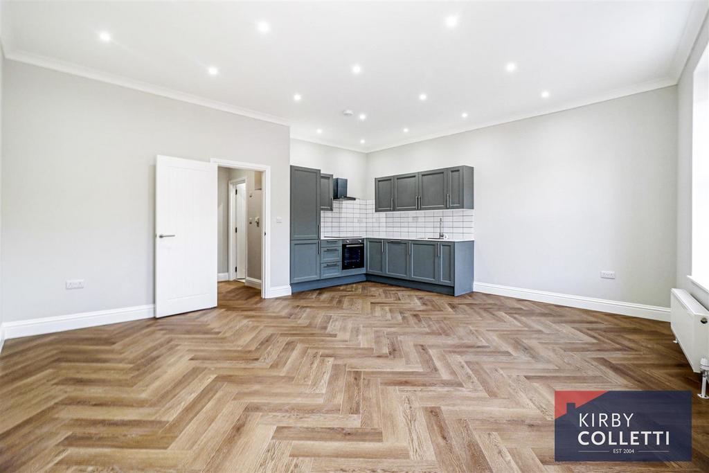 Open plan lounge/kitchen