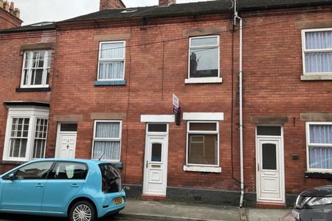 3 bedroom townhouse to rent, Portland Street, Leek, Staffordshire