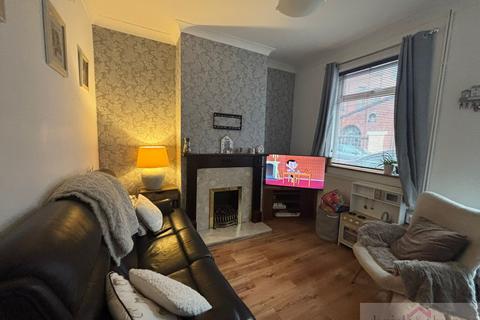3 bedroom townhouse to rent, Portland Street, Leek, Staffordshire