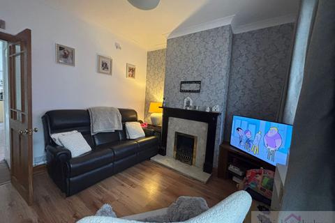3 bedroom townhouse to rent, Portland Street, Leek, Staffordshire