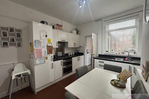 3 bedroom townhouse to rent, Portland Street, Leek, Staffordshire
