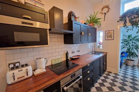 2 bedroom flat for sale, The Beacon, Exmouth, EX8 2AG