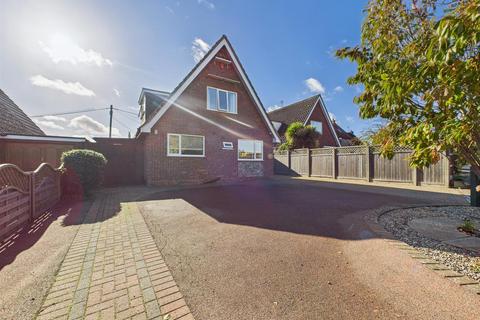 3 bedroom chalet for sale, School Close, Northrepps, Cromer