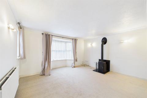 4 bedroom detached house to rent, Hitherhooks Hill, Binfield, Berkshire, RG42