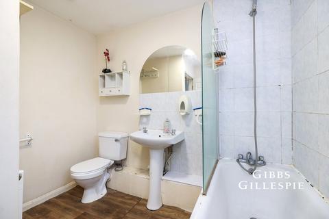3 bedroom semi-detached house to rent, Lime Grove, Hayes, UB3