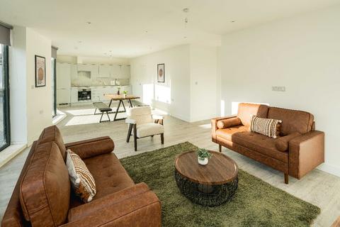 4 bedroom flat to rent, London N9
