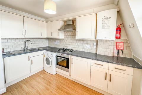1 bedroom flat to rent, High Street, Whitton