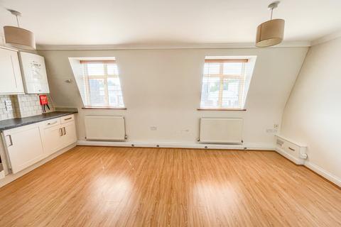 1 bedroom flat to rent, High Street, Whitton