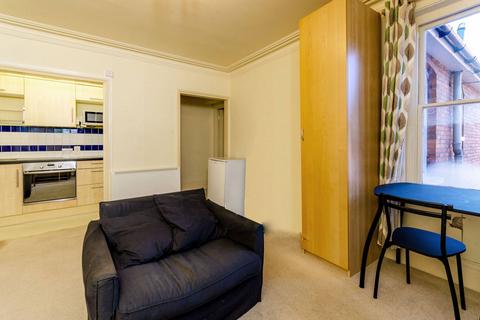 2 bedroom flat for sale, York Road, Guildford, GU1