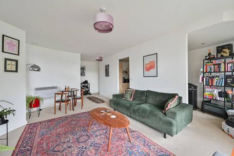 2 bedroom flat for sale, North Side Wandsworth Common, St John's Hill, London, SW18