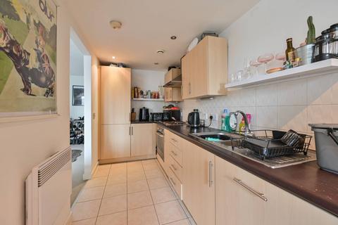 2 bedroom flat for sale, North Side Wandsworth Common, St John's Hill, London, SW18