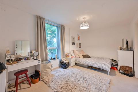 2 bedroom flat for sale, North Side Wandsworth Common, St John's Hill, London, SW18