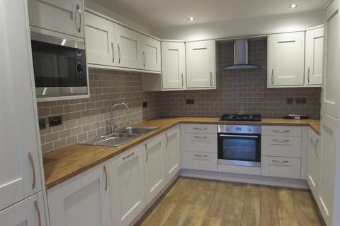 4 bedroom semi-detached house to rent, Sycamore Grove, Eastburn