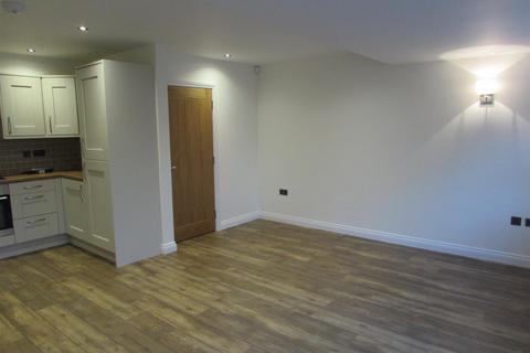 4 bedroom semi-detached house to rent, Sycamore Grove, Eastburn