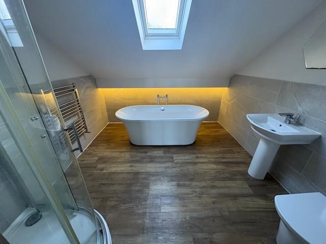 Bathroomb.jpg