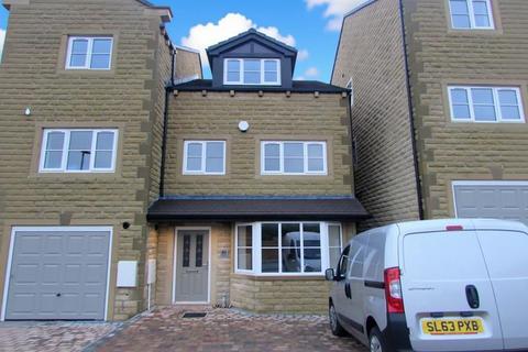 4 bedroom semi-detached house to rent, Sycamore Grove, Eastburn