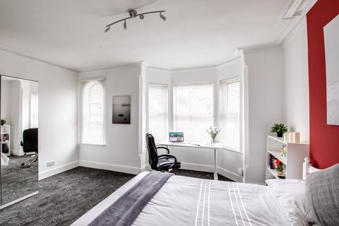 5 bedroom semi-detached house to rent, Trinity Avenue, Nottingham NG7