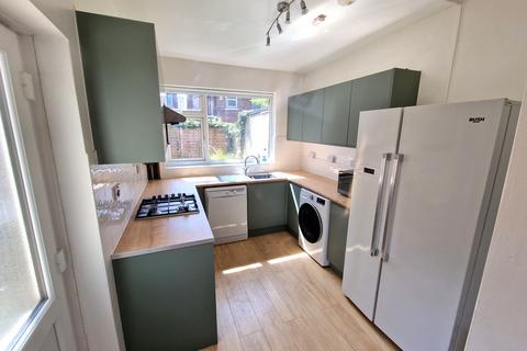 5 bedroom semi-detached house to rent, Trinity Avenue, Nottingham NG7