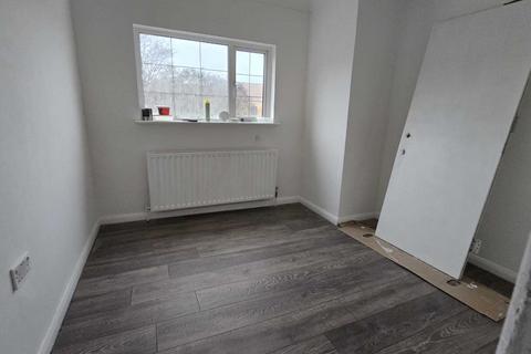 6 bedroom semi-detached house to rent, Albany Road, ME4