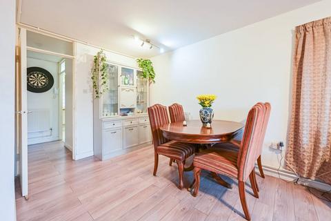 2 bedroom flat for sale, Stuart Crescent, Bounds Green, London, N22