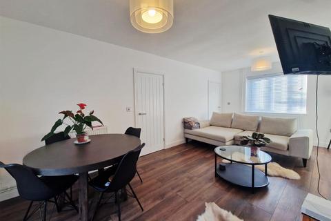 3 bedroom terraced house to rent, Bailey Road