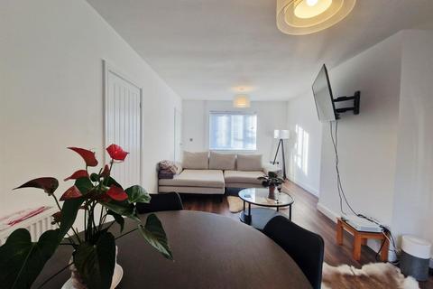 3 bedroom terraced house to rent, Bailey Road