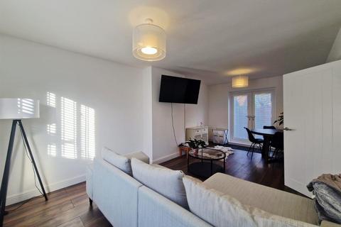 3 bedroom terraced house to rent, Bailey Road