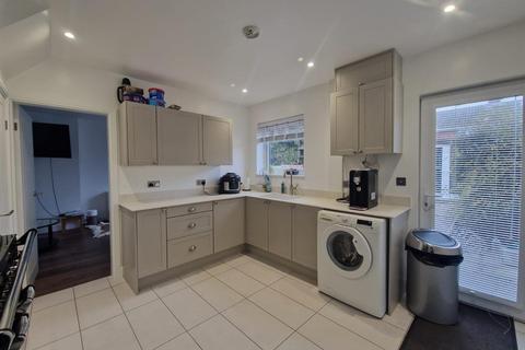 3 bedroom terraced house to rent, Bailey Road