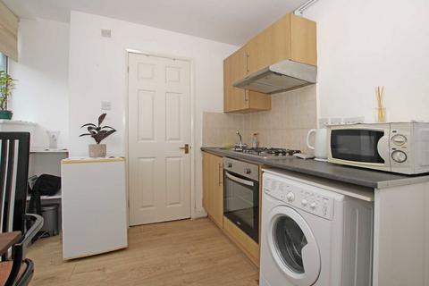 undefined, Jersey Road, Isleworth TW7