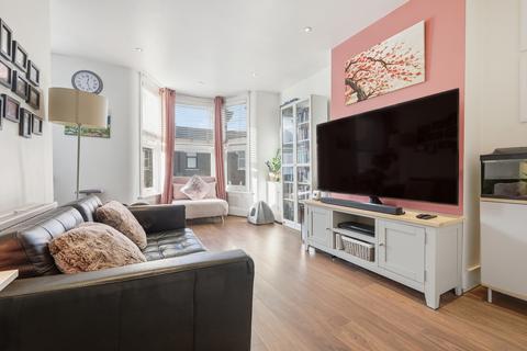 1 bedroom flat for sale, London E16