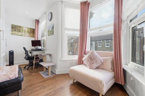 1 bedroom flat for sale, London E16