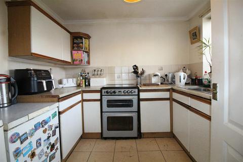 3 bedroom semi-detached house for sale, Greenacres Drive, Birstall, Batley