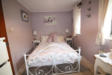 3 bedroom semi-detached house for sale, Greenacres Drive, Birstall, Batley