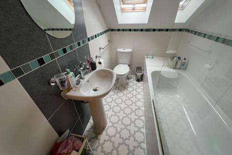 2 bedroom flat to rent, William Court, Acland Road, Exeter, EX4 6PP