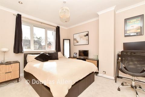 4 bedroom semi-detached house for sale, Woodberry Down, Epping, Essex
