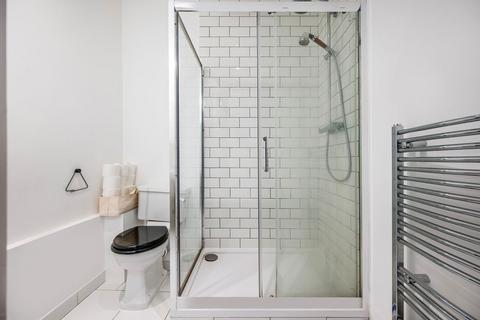 2 bedroom flat for sale, Offord Road, London N1