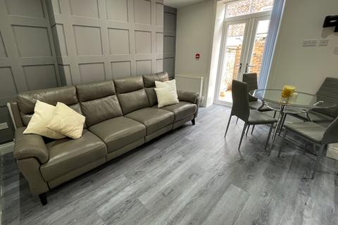 undefined, Gainsborough Road, L15 3HU,