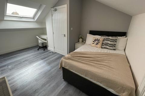 undefined, Gainsborough Road, L15 3HU,