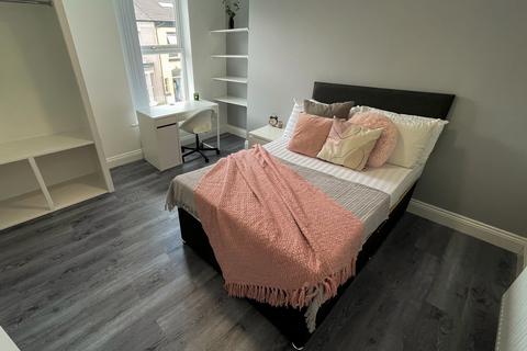 undefined, Gainsborough Road, L15 3HU,