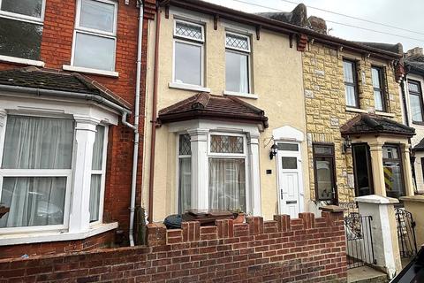 3 bedroom terraced house for sale, Cecil Avenue, Strood, Rochester, ME2