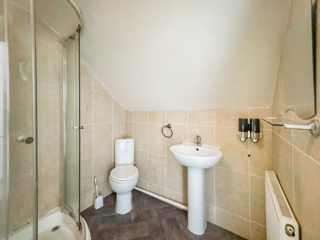 Ensuite shower/WC