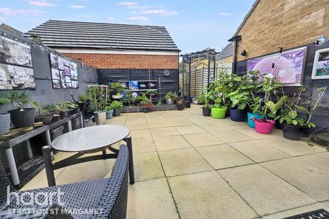 4 bedroom semi-detached house for sale, Sanders Close, Stratton St Margaret