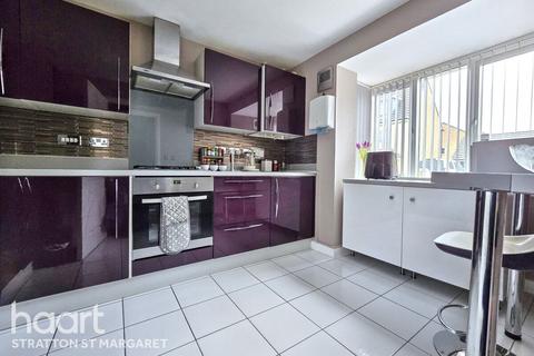 4 bedroom semi-detached house for sale, Sanders Close, Stratton St Margaret
