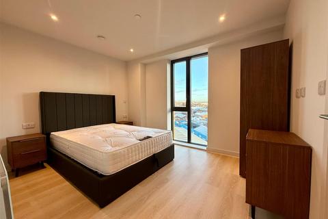 2 bedroom apartment to rent, Waterhouse Gardens, Manchester