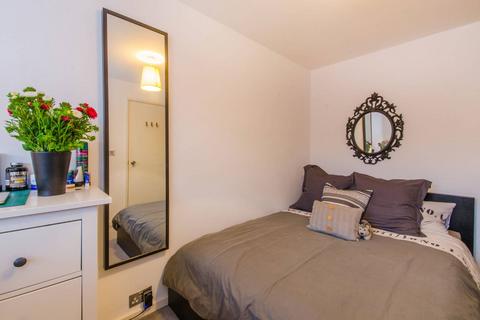 2 bedroom flat for sale, Staveley Close, Peckham, London, SE15