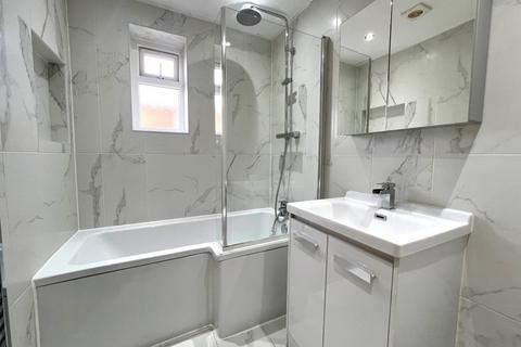 2 bedroom apartment to rent, Cheam Road, Epsom KT17