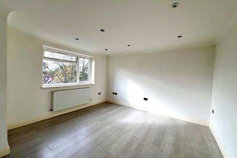 2 bedroom apartment to rent, Cheam Road, Epsom KT17