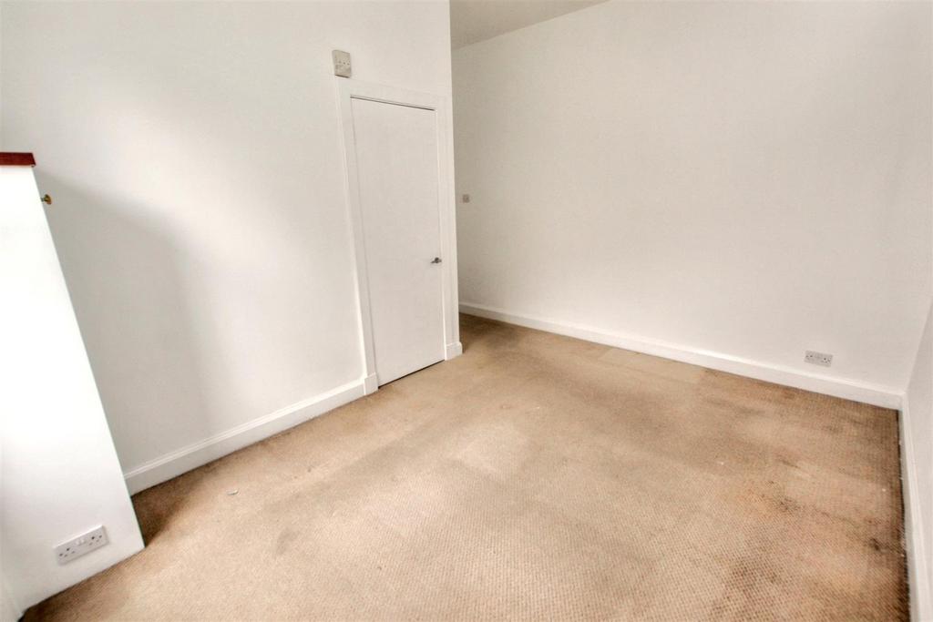9- Bedroom.jpg