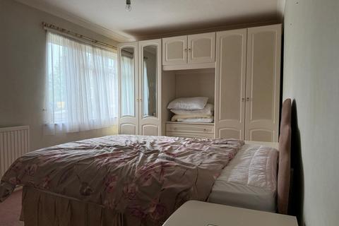 2 bedroom flat for sale, 4 Lodden Close, Bicester, Oxfordshire OX26 2AZ