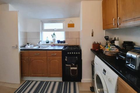 1 bedroom apartment for sale, Dingwall Road, London SW18